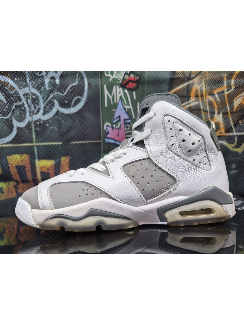 Jordan 6 Retro Mid Cool Grey Youth size 6Y, women’s 7.5W, men’s 6M -384665-100